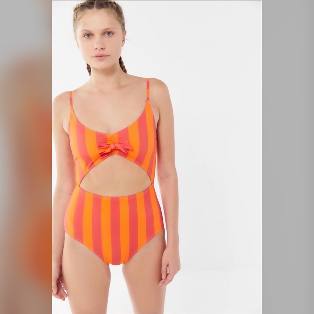 UO Printed Tie Front Cut-Out One-piece Swimsuit